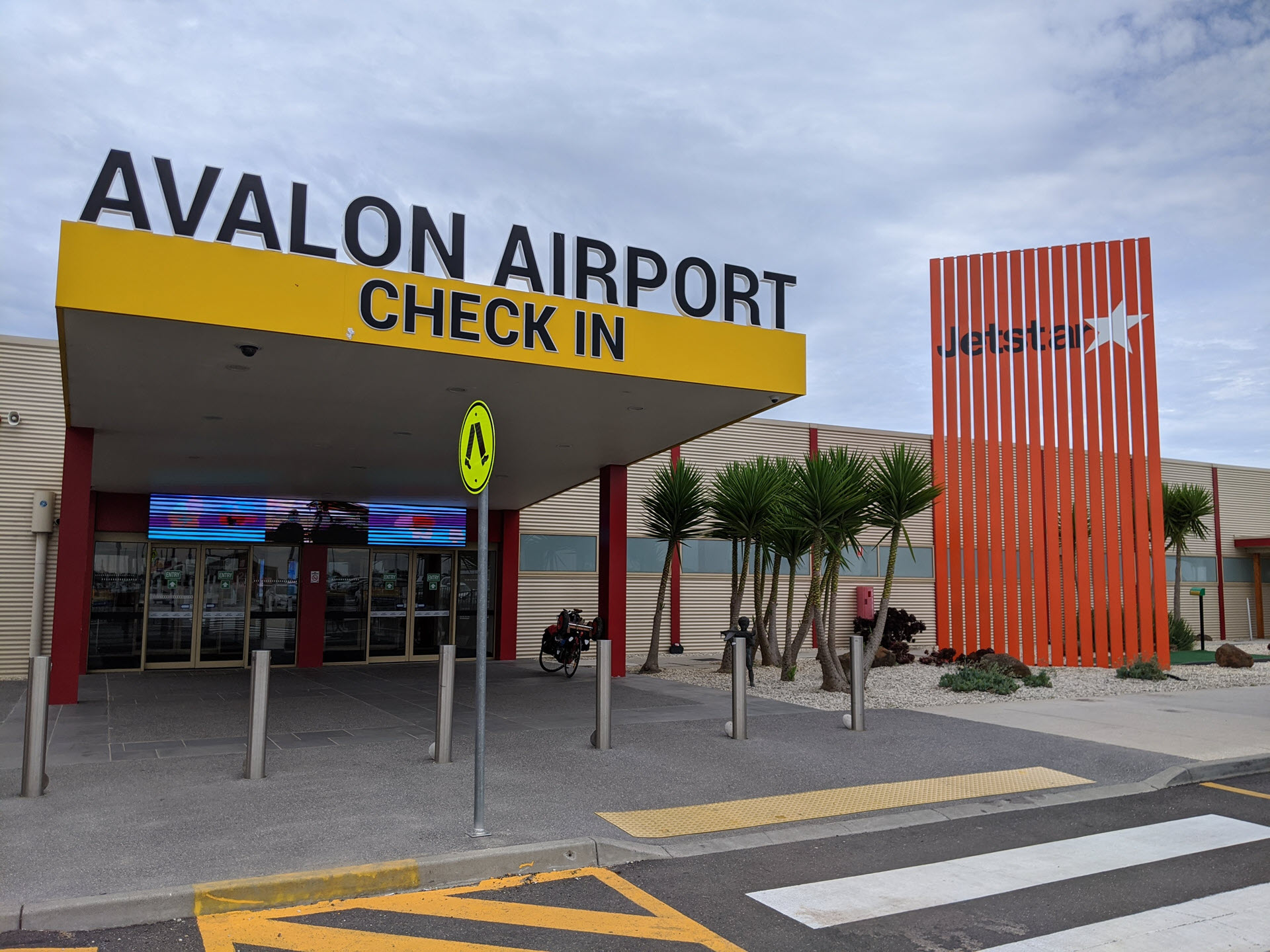 Jetstar steel signage restoration Avalaon AIrport